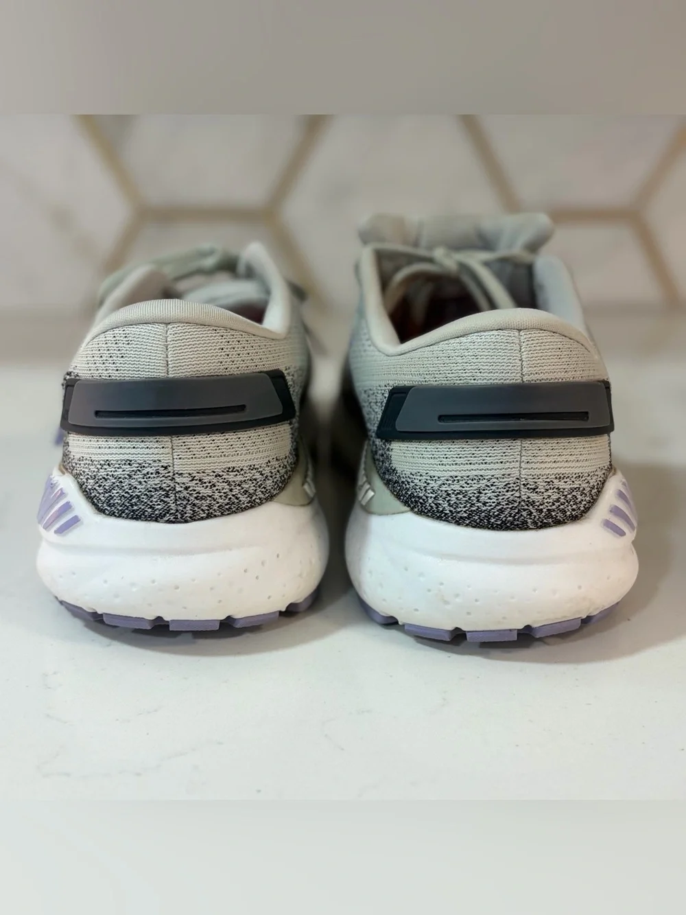 Brooks Ariel GTS23 Grey+White MaxCushion SupportRunningShoes Sz 9.5